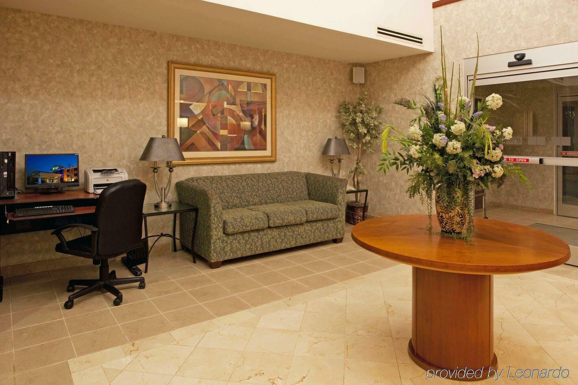 Holiday Inn Express Hotel & Suites Mebane, An Ihg Hotel Exterior photo